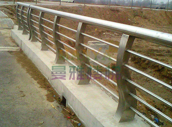 不銹鋼復(fù)合管橋梁護(hù)欄 MH-Q02