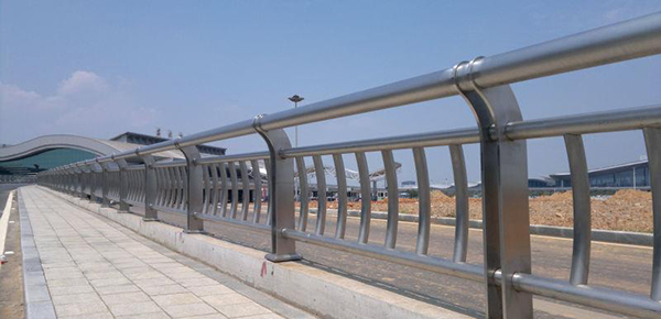 鍍鋅不銹鋼護欄辨別真假